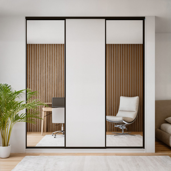 Szafa docinana na wymiar Biała 225–285 cm z drzwiami przesuwnymi i bokiem - 2x lustro i 1x szkło białe - profil czarny