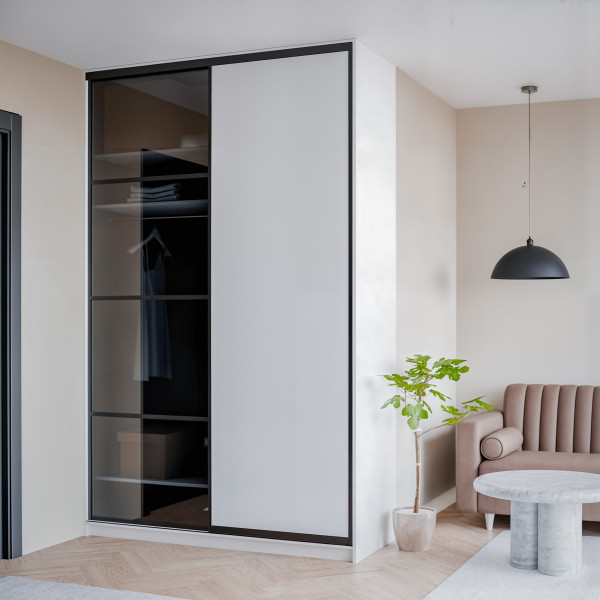 Szafa docinana na wymiar Biała 124-163 cm z drzwiami przesuwnym i bokiem - 1x szkło białe i 1x szkło grafitowe - profil czarny